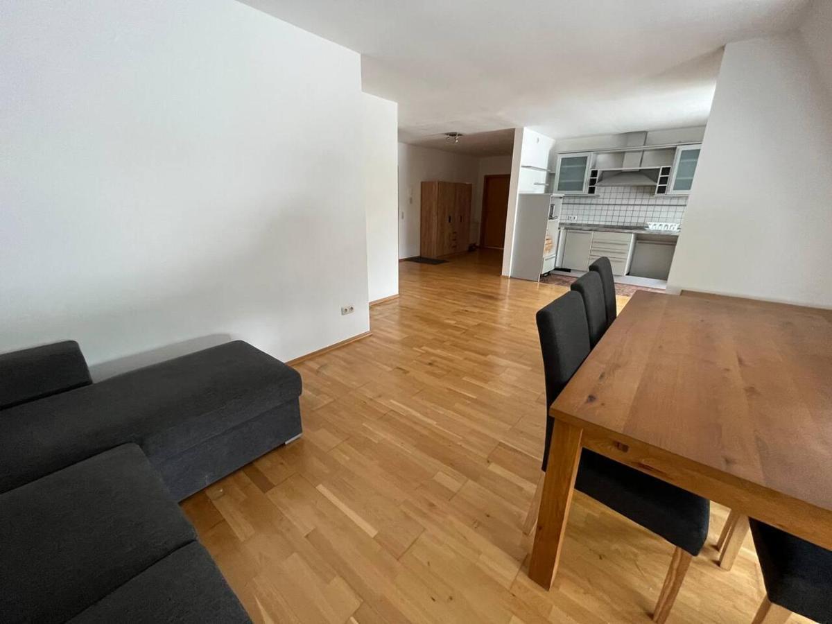 Grosses Apartment Im Dg ライプツィヒ エクステリア 写真